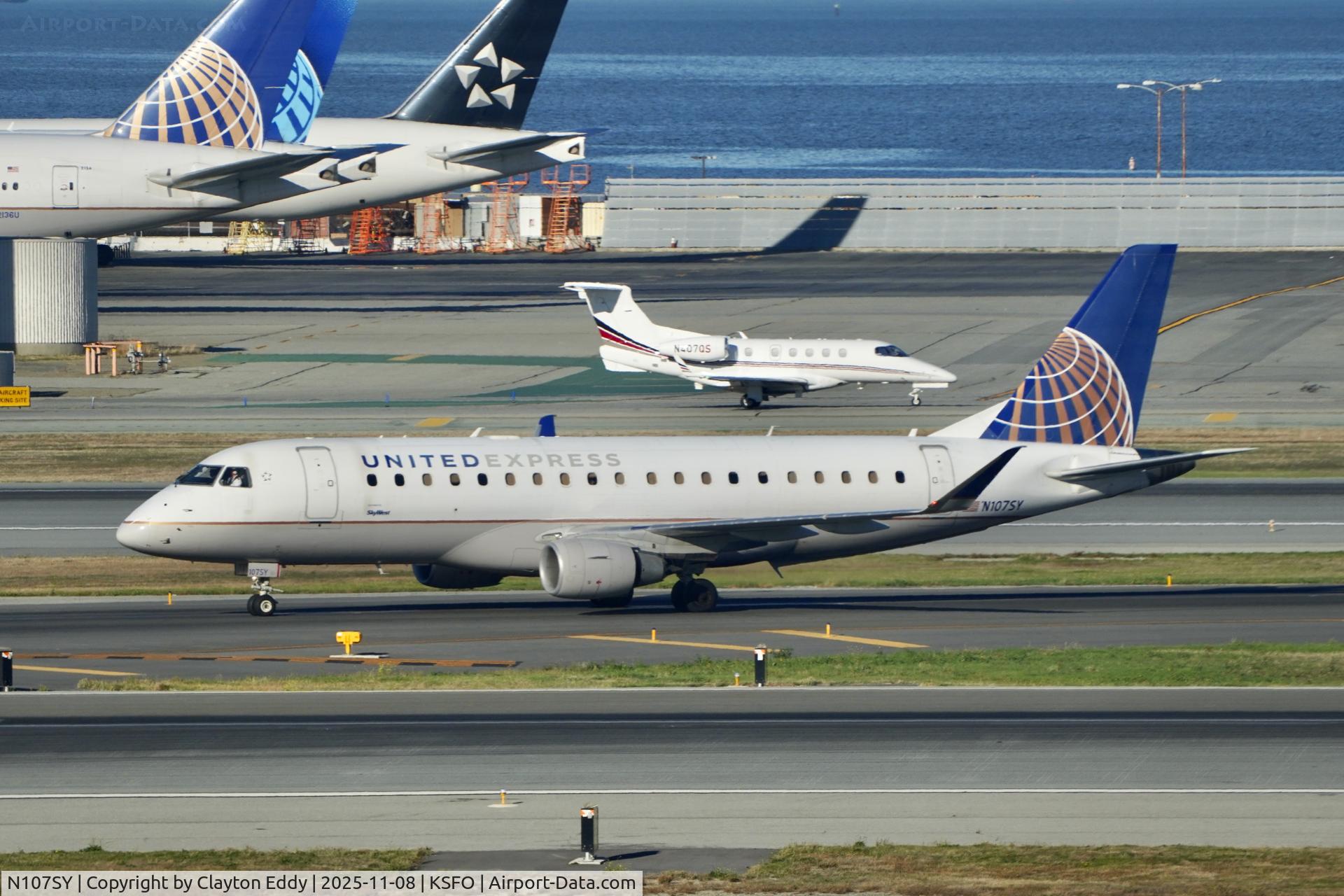 N107SY, 2014 Embraer 175LR (ERJ-170-200LR) C/N 17000400, Sky Terrace SFO 2025