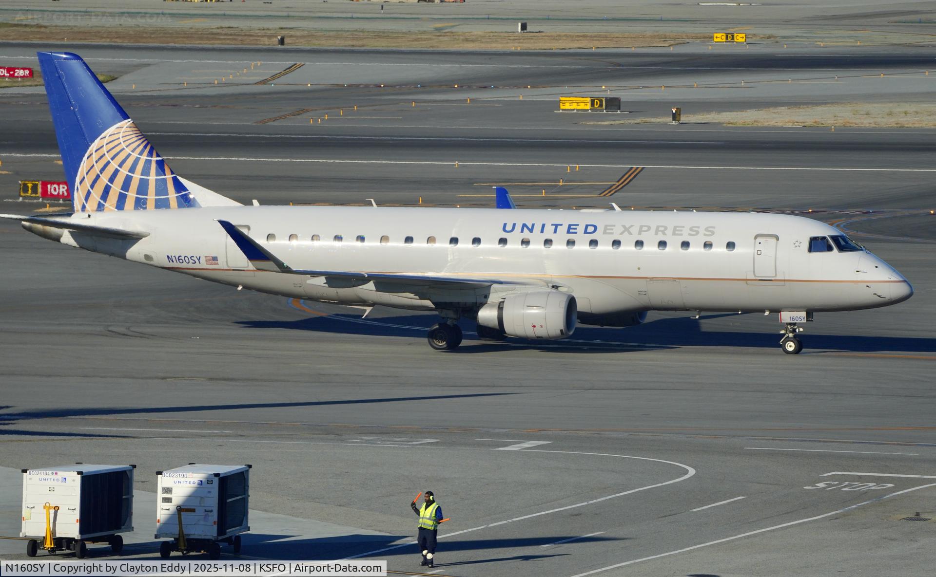 N160SY, 2016 Embraer ERJ-170-200LR C/N 17000568, Sky Terrace SFO 2025