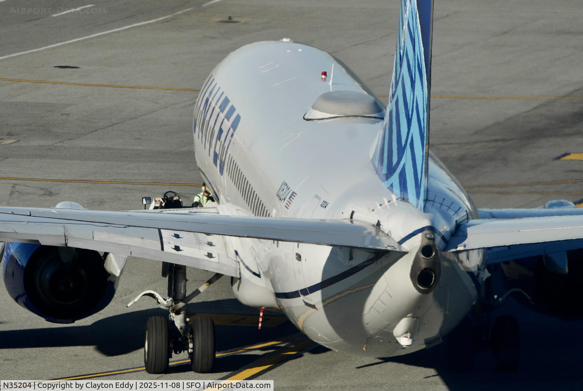 N35204, 2000 Boeing 737-824 C/N 30576, Sky Terrace SFO 2025