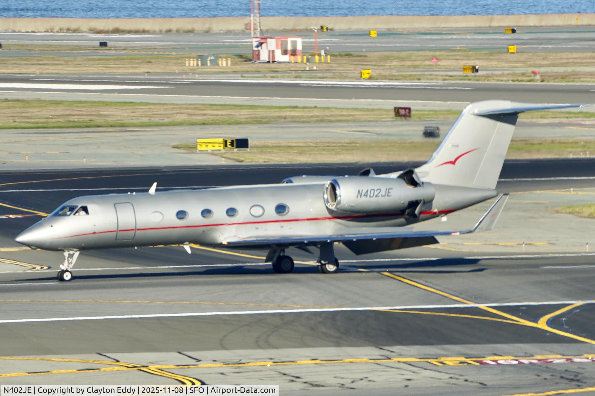N402JE, 2012 Gulfstream Aerospace GIV-X (G450) C/N 4266, Sky Terrace SFO 2025