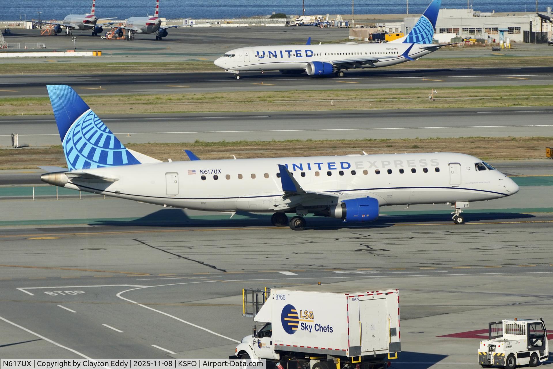 N617UX, 2019 Embraer 175LR (ERJ-170-200LR) C/N 17000819, Sky Terrace SFO 2025