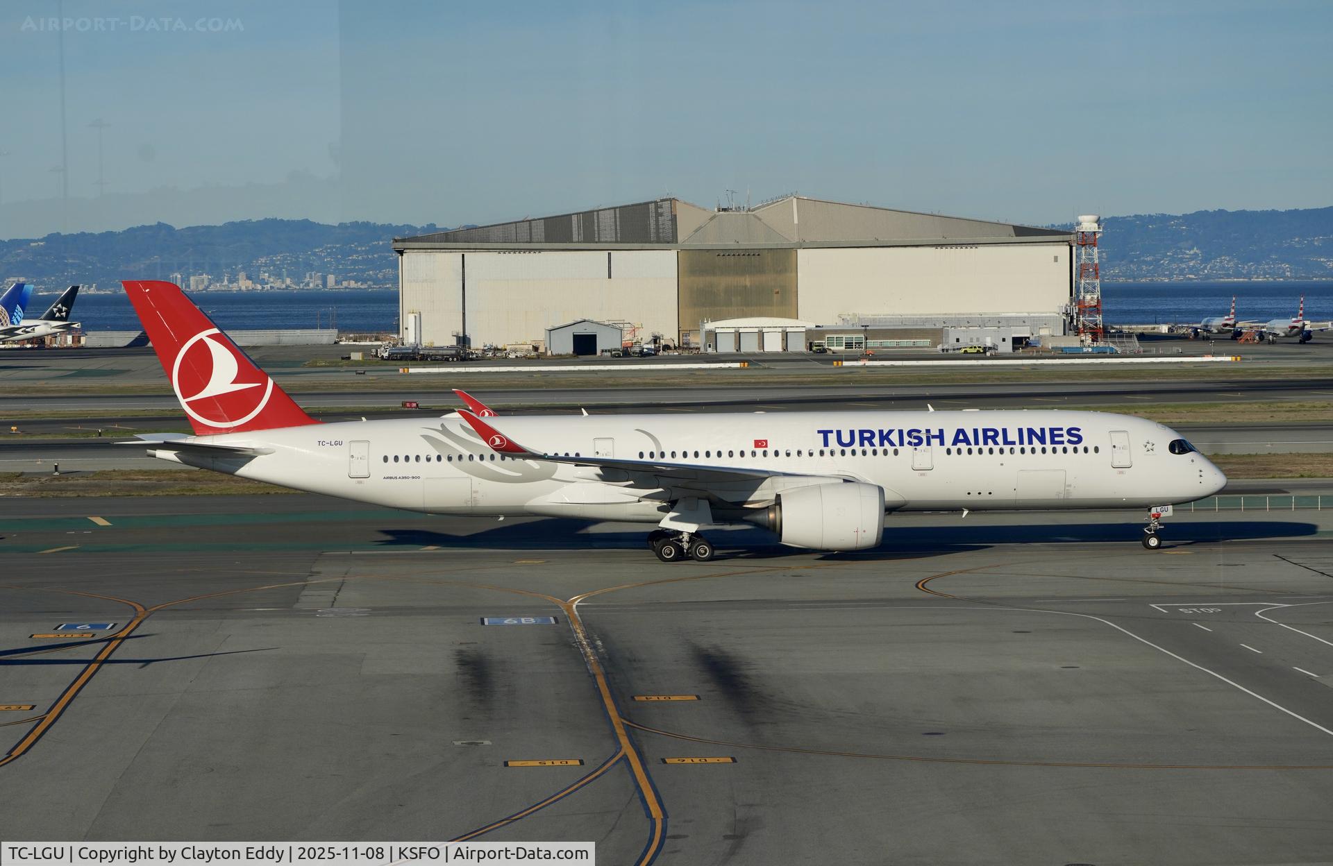 TC-LGU, Airbus 350-941 C/N 669, Sky Terrace SFO 2025
