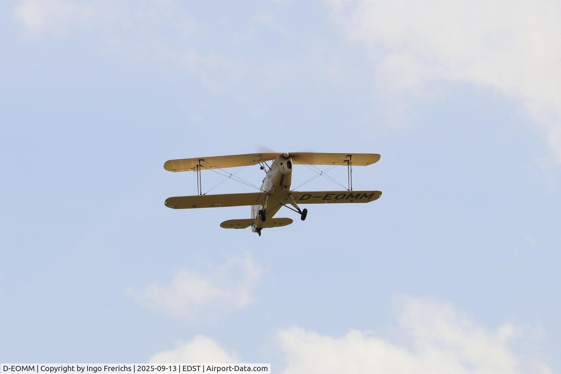 D-EOMM, 1954 CASA 1-131E Jungmann C/N 2001, CASA Jungmann D-EOMM takes off from Hahnweide airfield at OTT 2025