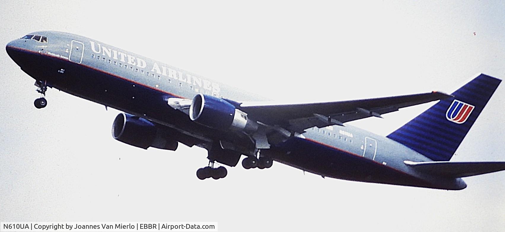 N610UA, Boeing 767-222 C/N 21871, ex-slide