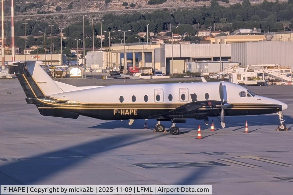 F-HAPE, 1999 Beech 1900D C/N UE-367, Parked