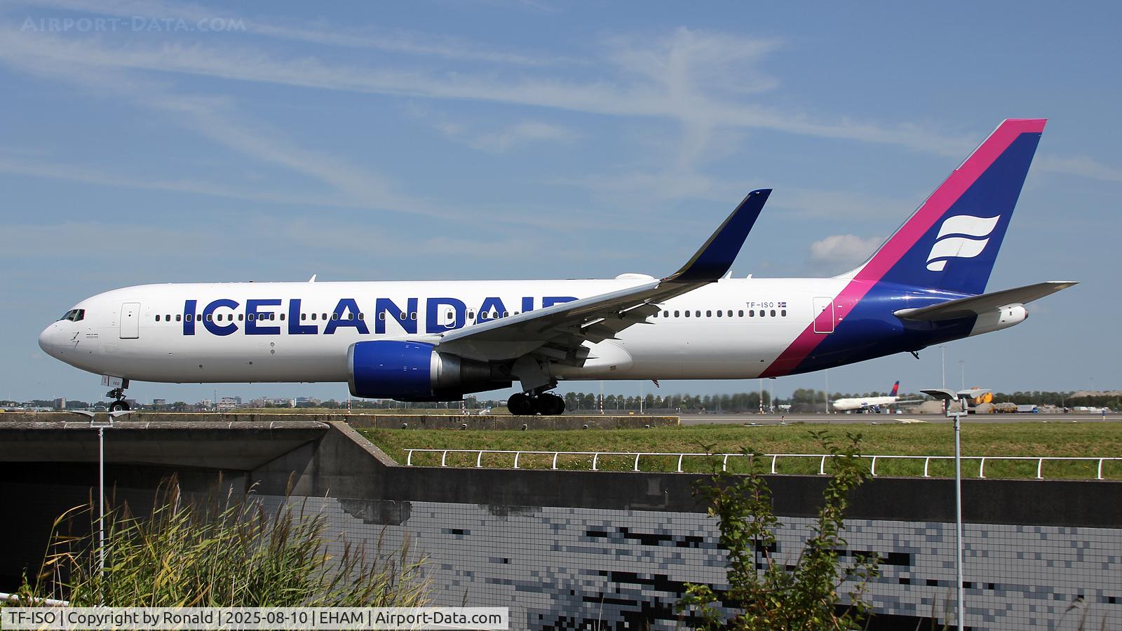 TF-ISO, 2000 Boeing 767-319 C/N 29388, at spl