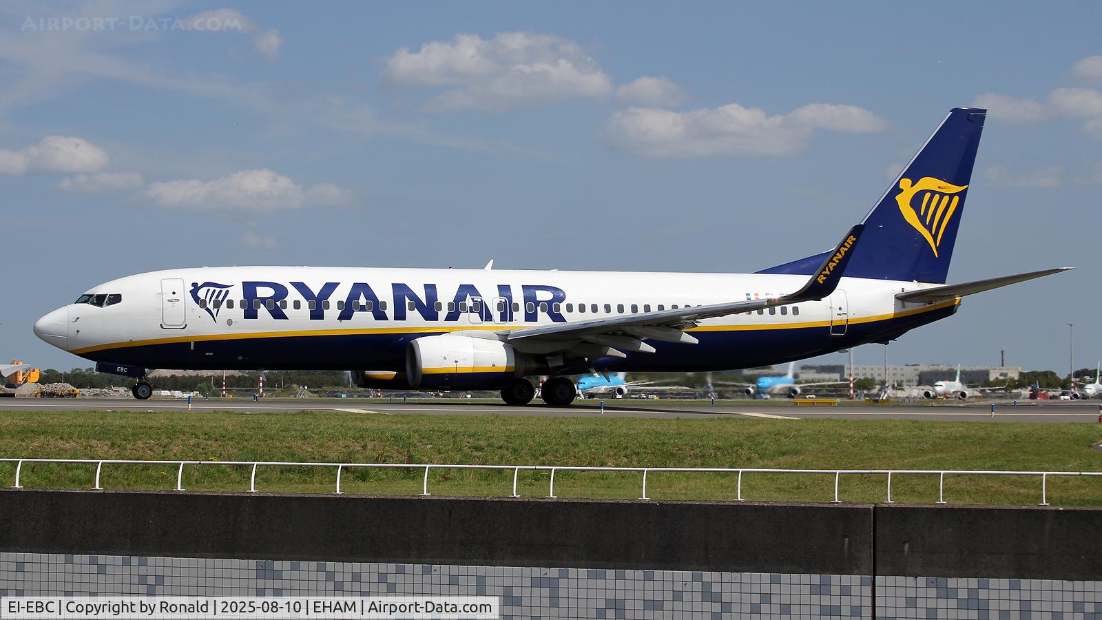 EI-EBC, 2009 Boeing 737-8AS C/N 37520, at spl