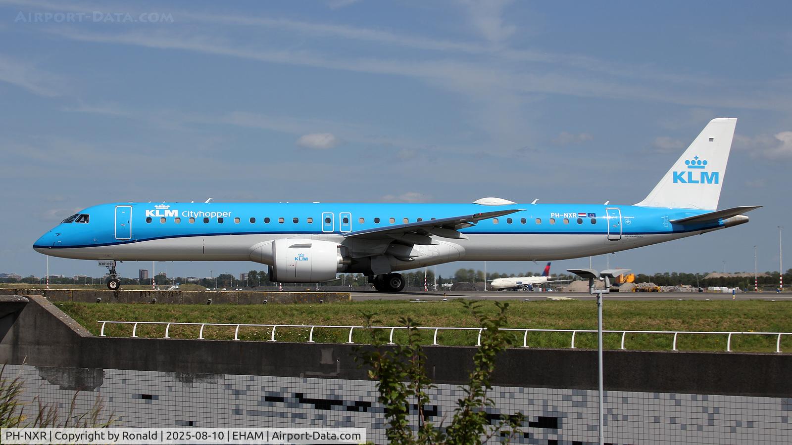 PH-NXR, 2023 Embraer E195-E2 (ERJ-190-400STD) C/N 19020096, at spl