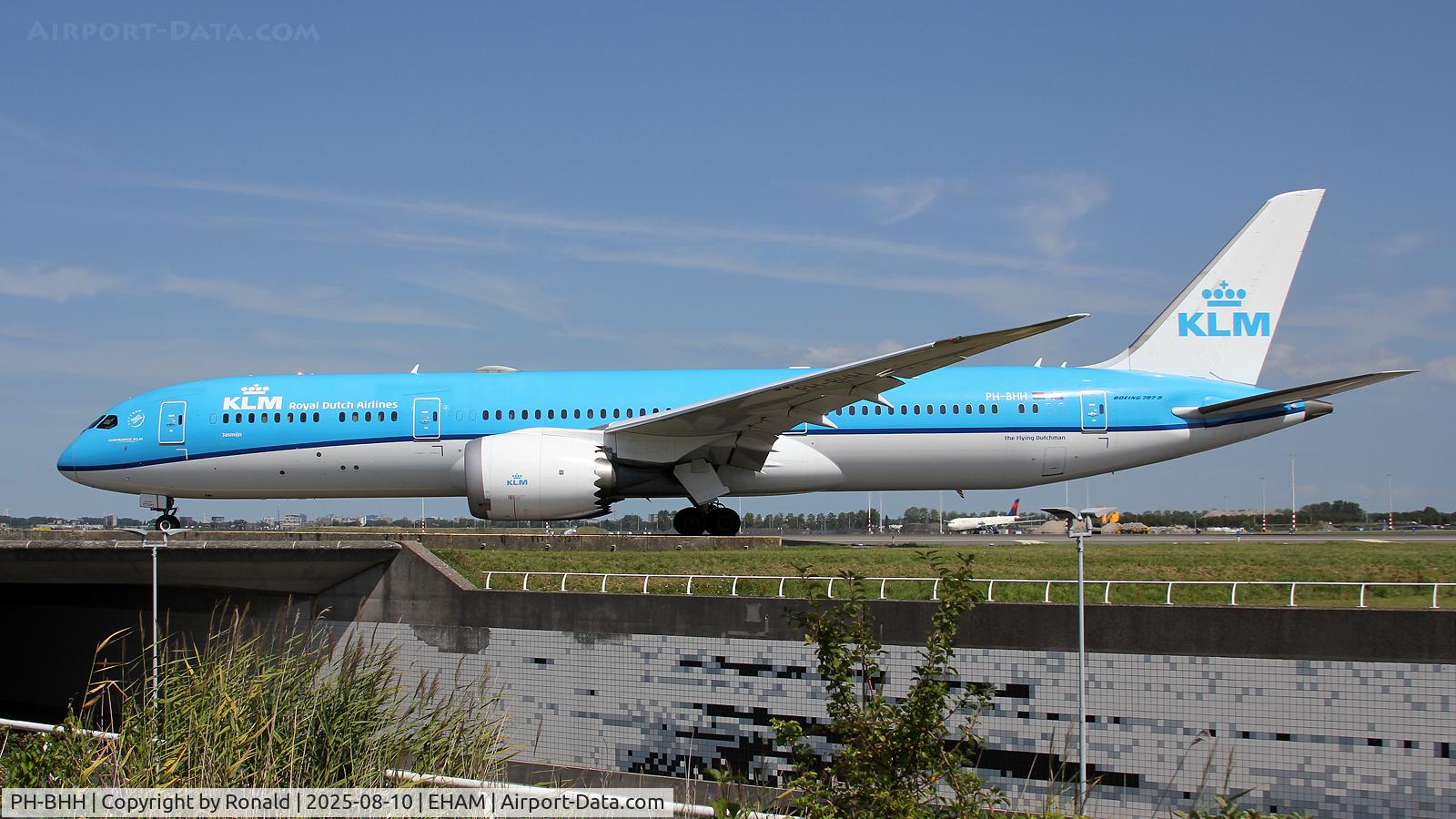 PH-BHH, 2016 Boeing 787-9 Dreamliner C/N 38767, at spl