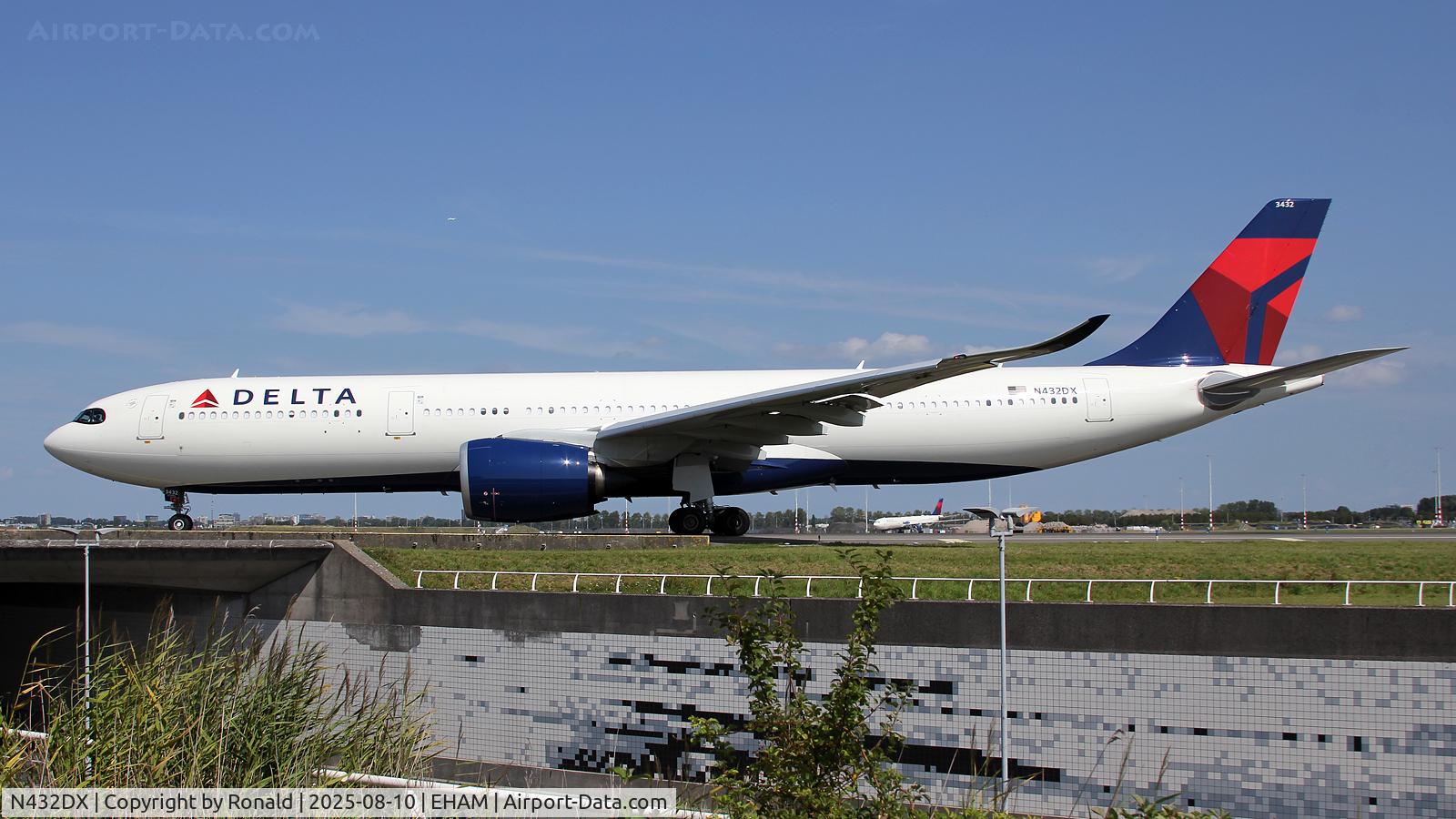 N432DX, 2025 Airbus A330-941 C/N 2076, at spl