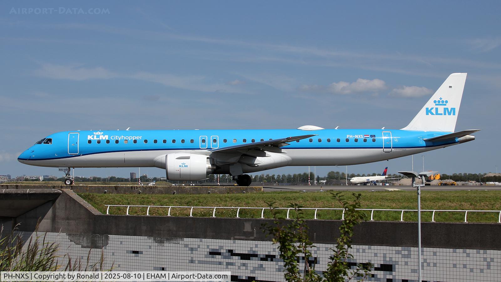 PH-NXS, 2023 Embraer E195-E2 C/N 19020098, at spl