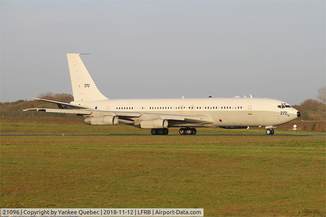 21096, 1975 Boeing 707-300 C/N 21096, Taxiing rwy 25L, Brest-Bretagne airport (LFRB-BES)