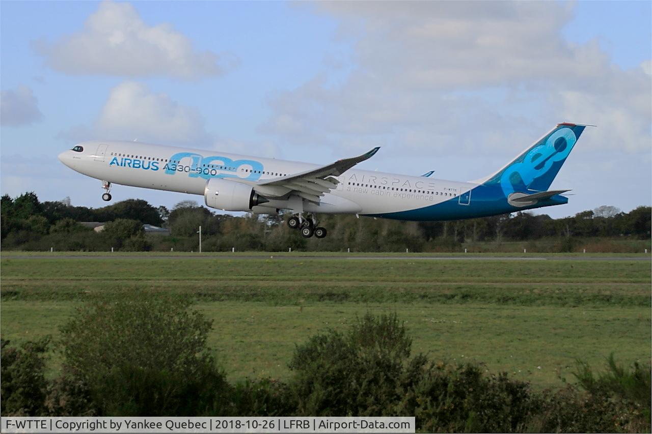 F-WTTE, 2017 Airbus A330-941N C/N 1812, Landing rwy 25L, Brest-Bretagne airport (LFRB-BES)