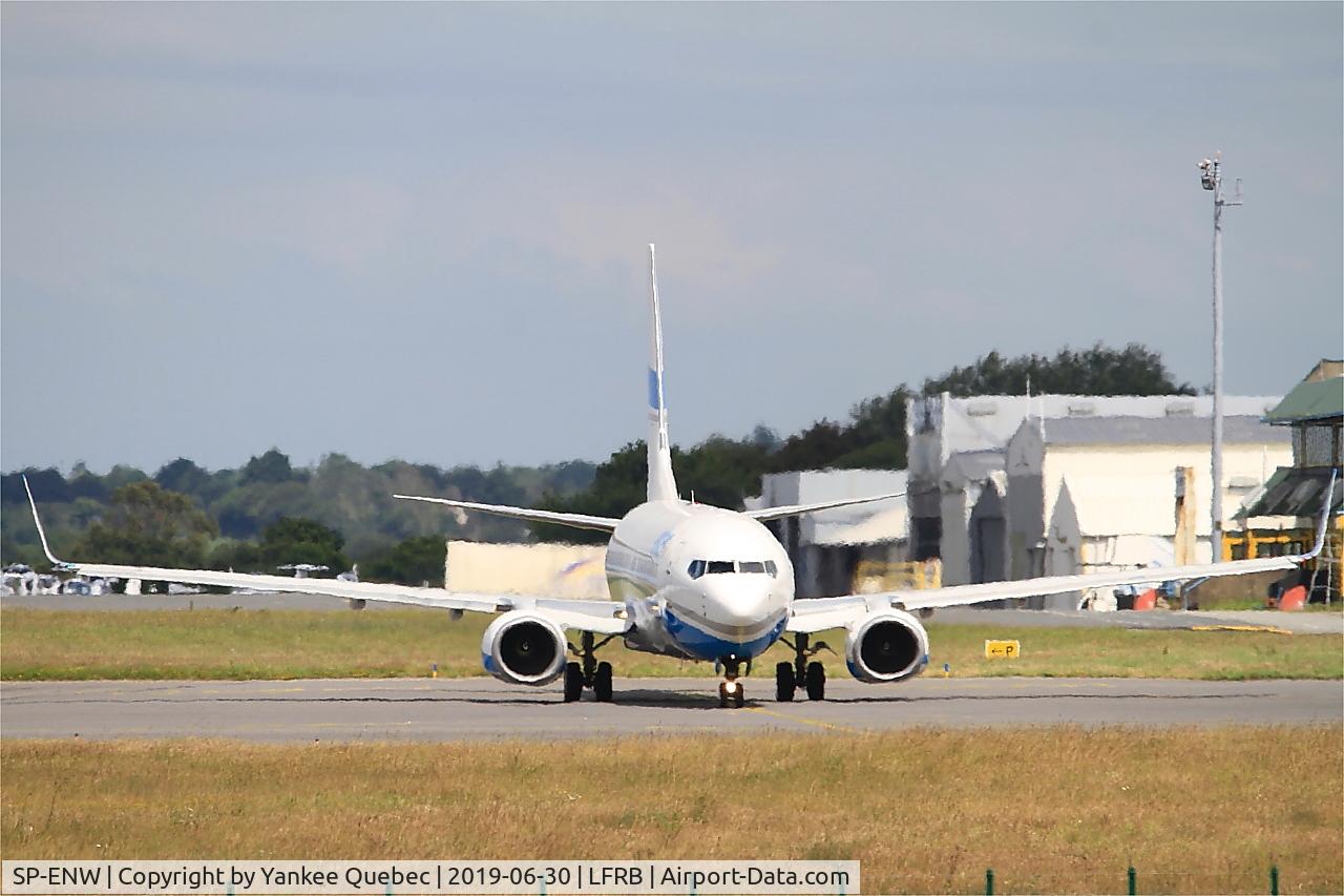 SP-ENW, 1999 Boeing 737-86J C/N 28073, Ready to start after push back, Brest-Bretagne airport (LFRB-BES)
