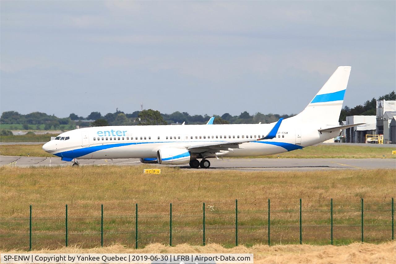 SP-ENW, 1999 Boeing 737-86J C/N 28073, Taxiing to rwy 07R, Brest-Bretagne airport (LFRB-BES)