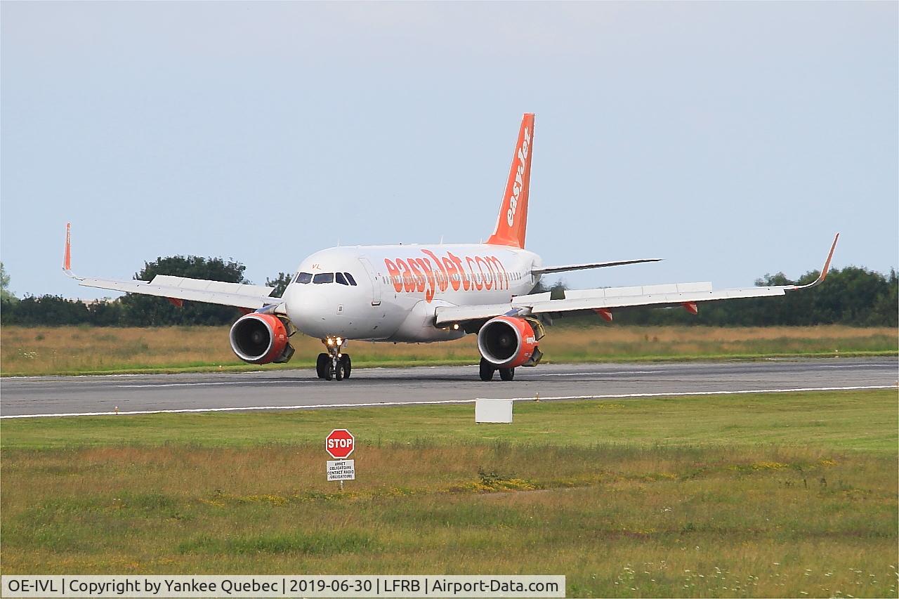 OE-IVL, 2014 Airbus A320-214 C/N 6188, Reverse thrust landing rwy 25L, Brest-Bretagne airport (LFRB-BES)