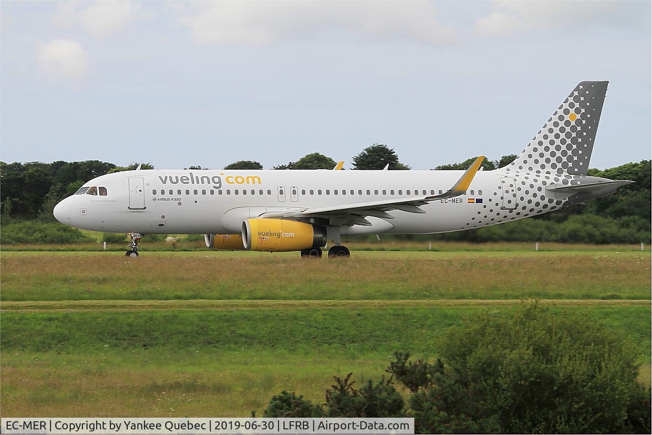 EC-MER, 2015 Airbus A320-232 C/N 6510, Take off run rwy 25L, Brest-Bretagne airport (LFRB-BES)