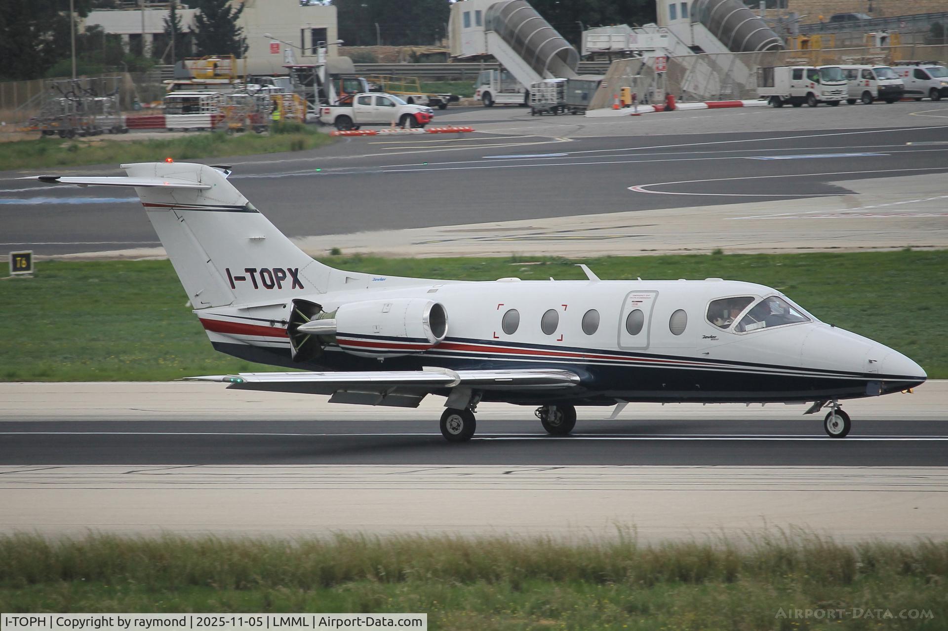 I-TOPH, 2006 Raytheon Hawker 850XP C/N 258809, Raytheon Hawker 850XP reg I-TOPX of Aliserio just landed in Malta RW13.