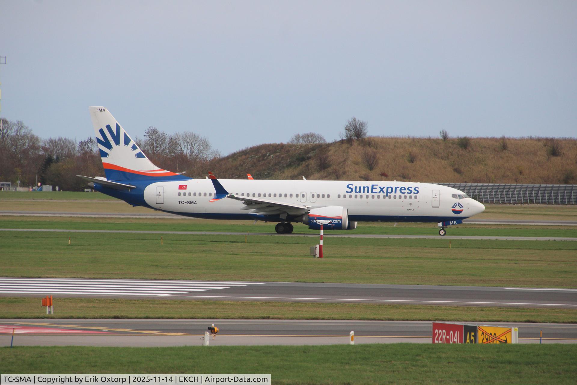 TC-SMA, 2021 Boeing 737-8 MAX C/N 63603, TC-SMA taxi for takeoff rw 22R