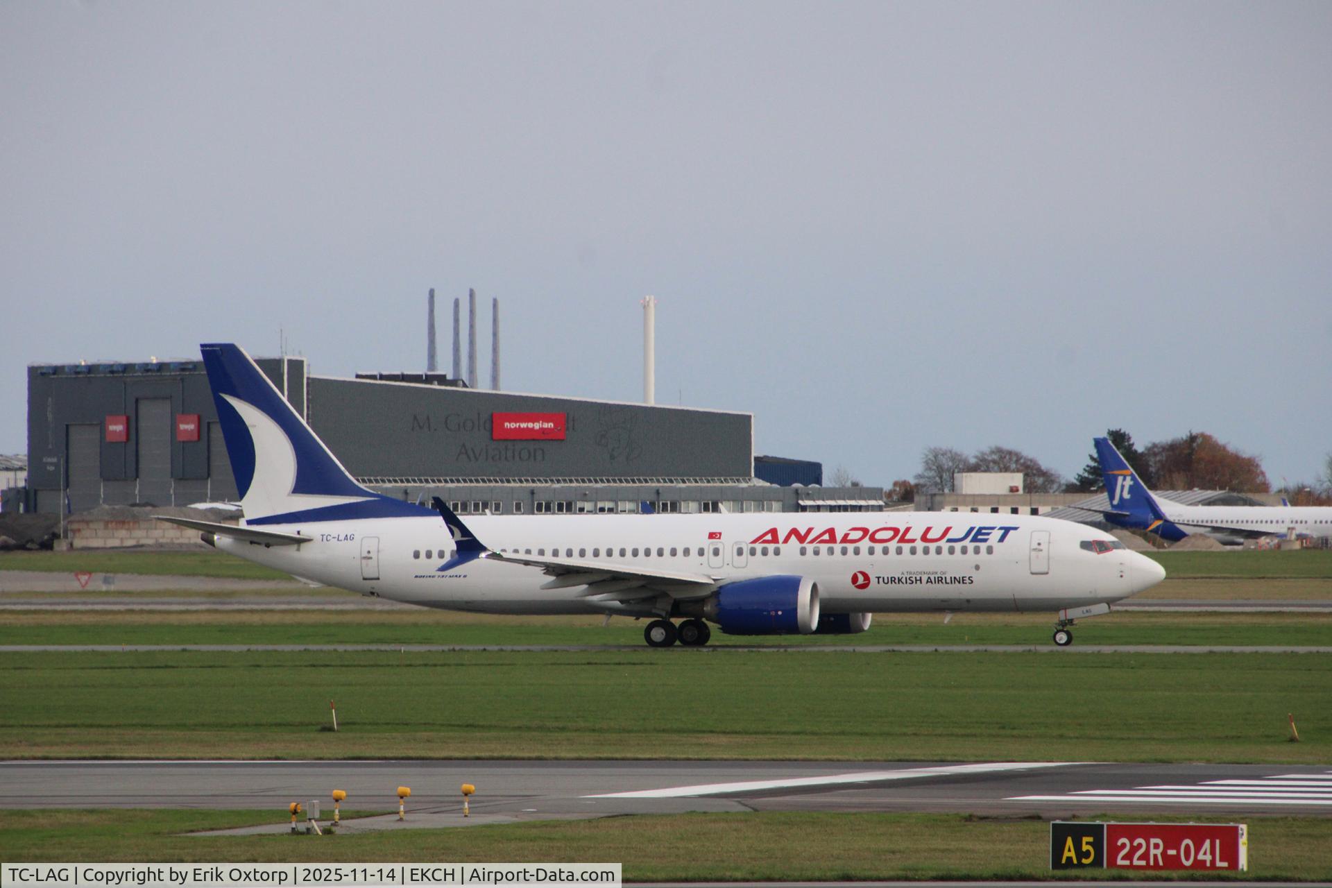TC-LAG, 2022 Boeing 737-8MAX C/N 61810, TC-LAG taxi for takeoff rw 04R