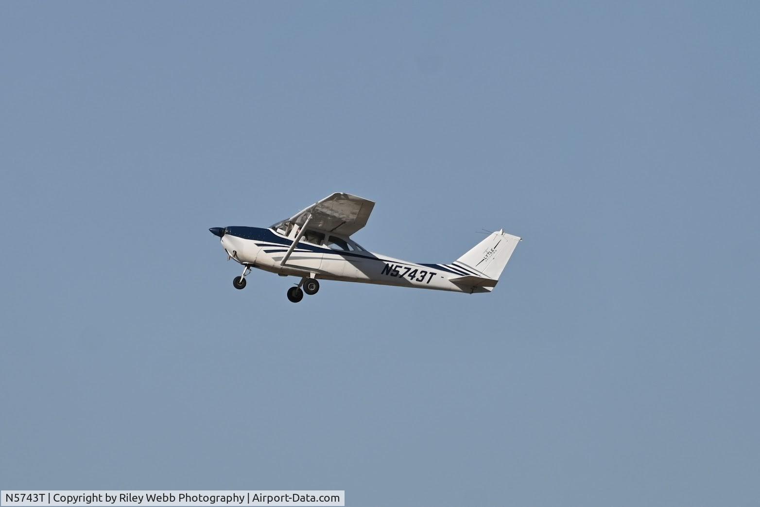 N5743T, 1964 Cessna 172E C/N 17251643, Departure