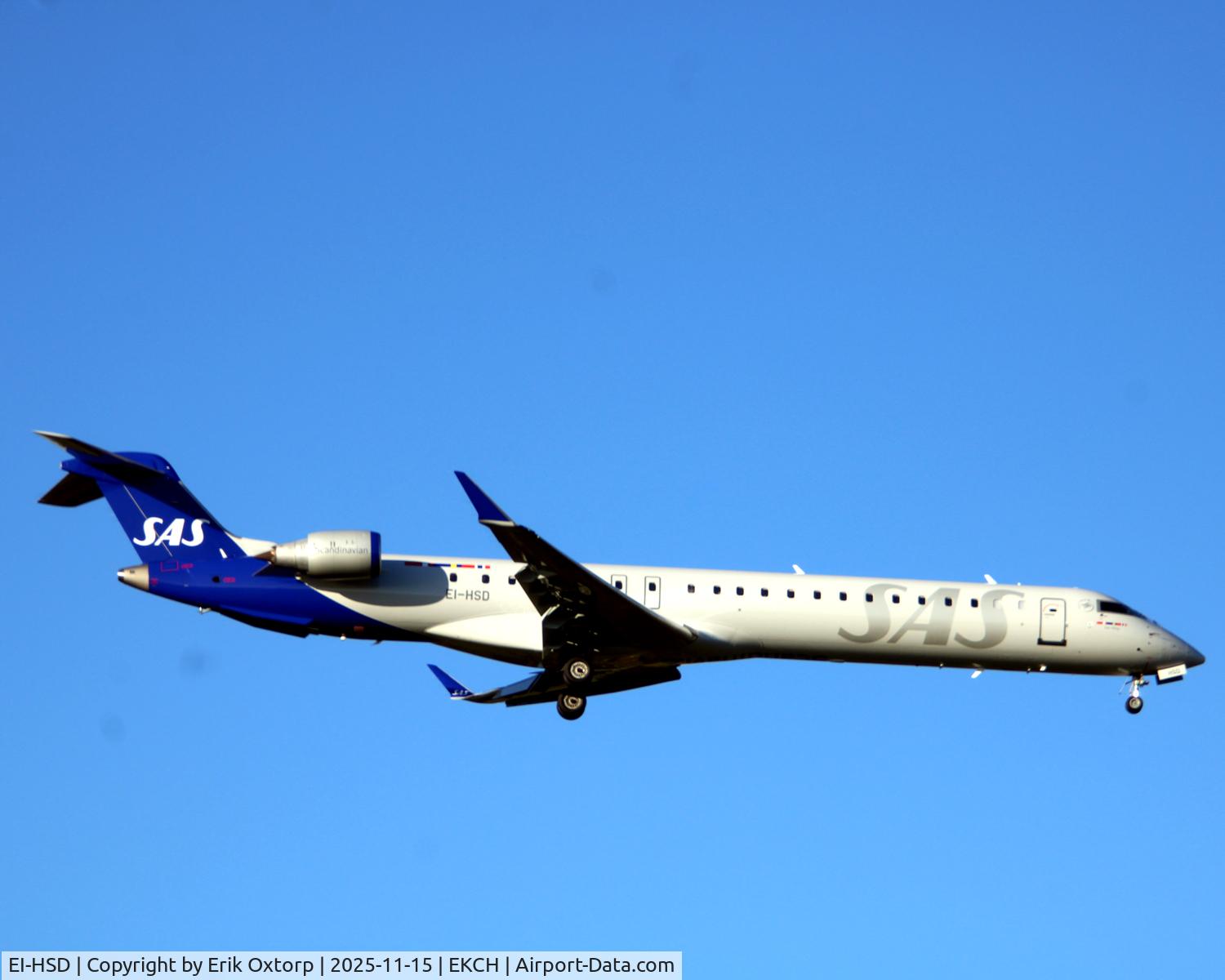 EI-HSD, 2006 Bombardier CRJ 900LR (CL600-2D24) C/N 15085, EI-HSD landing rw 04L