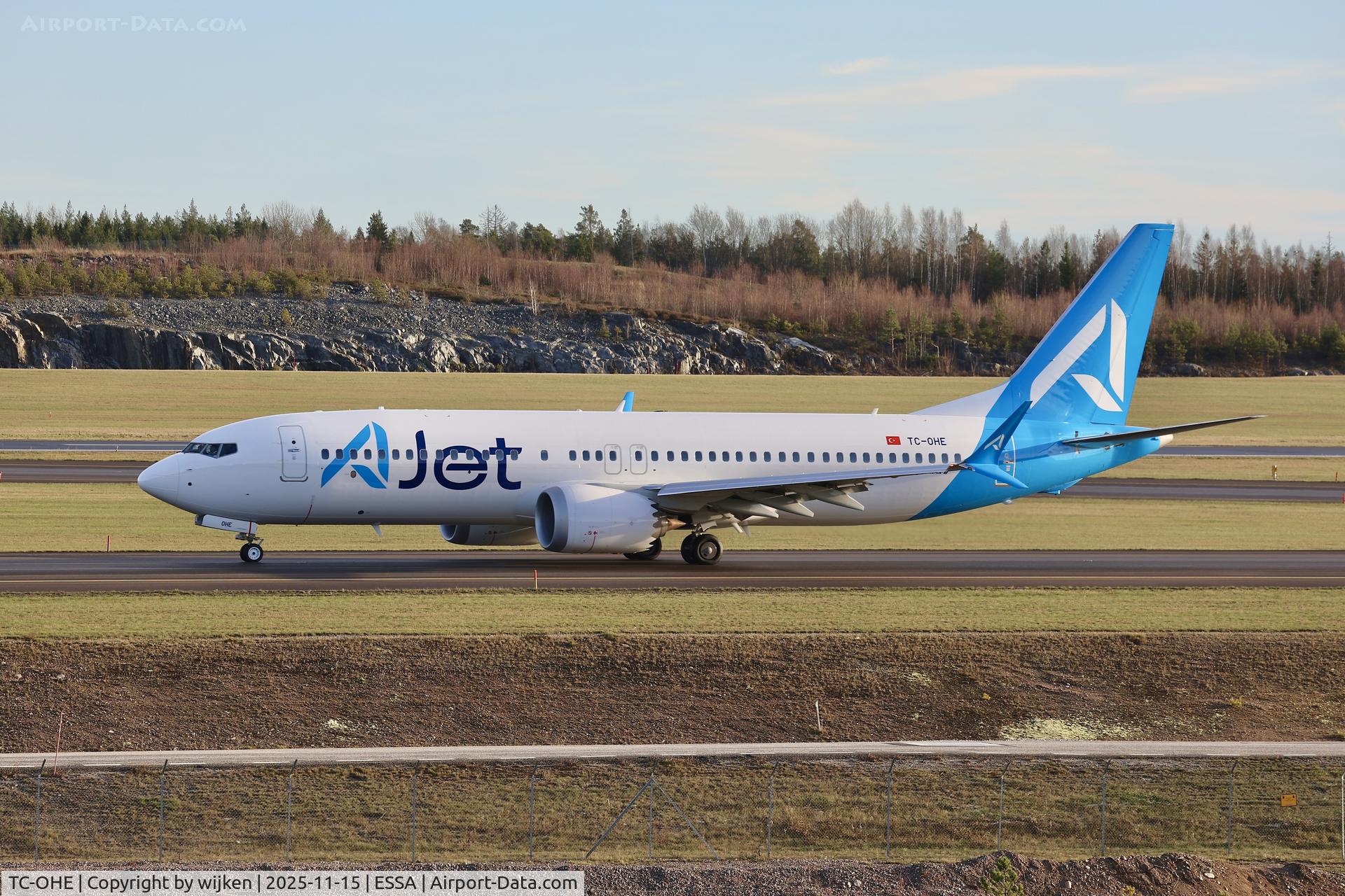 TC-OHE, 2025 Boeing 737-8 MAX C/N 65234, Twy W