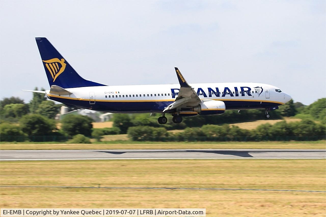 EI-EMB, 2010 Boeing 737-8AS C/N 38511, Landing rwy 07R, Brest-Bretagne airport (LFRB-BES)