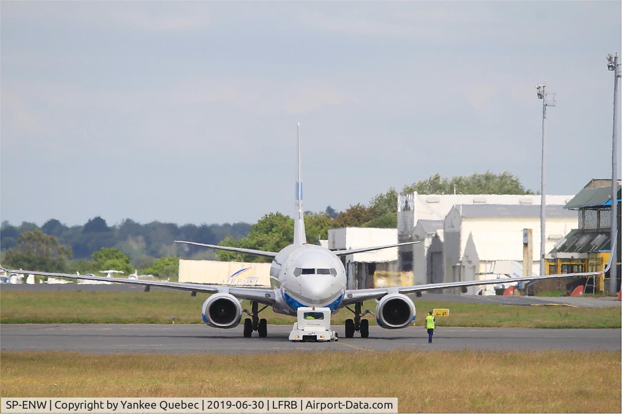SP-ENW, 1999 Boeing 737-86J C/N 28073, Push back, Brest-Bretagne airport (LFRB-BES)