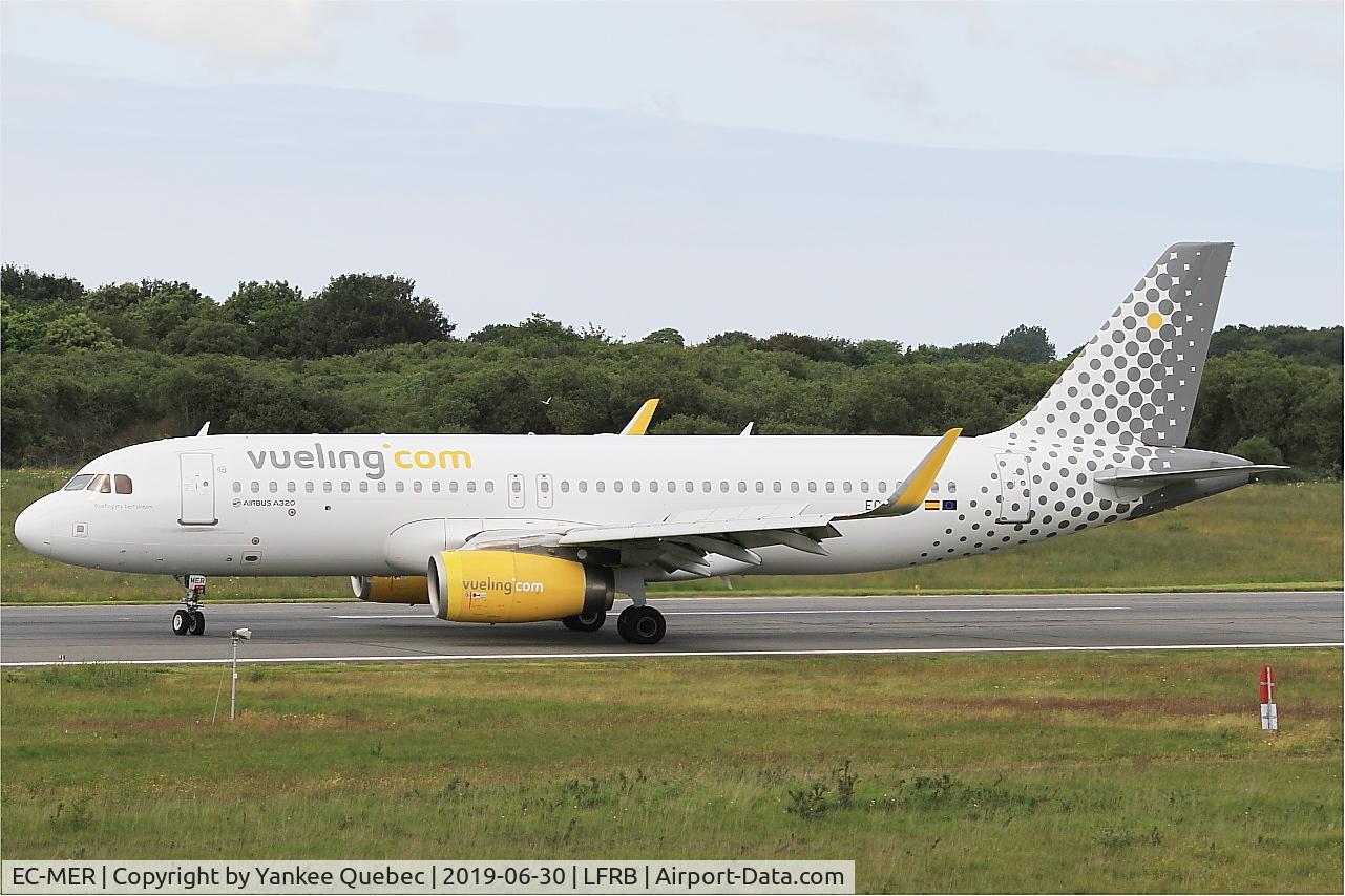 EC-MER, 2015 Airbus A320-232 C/N 6510, U-Turn rwy 25L, Brest-Bretagne airport (LFRB-BES)