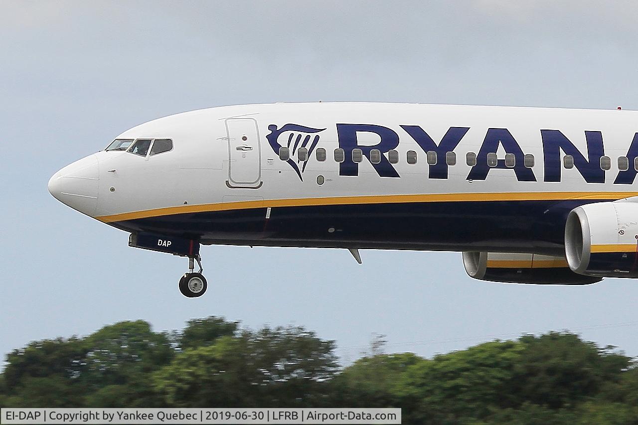 EI-DAP, 2003 Boeing 737-8AS C/N 33551, Landing rwy 25L, Brest-Bretagne airport (LFRB-BES)