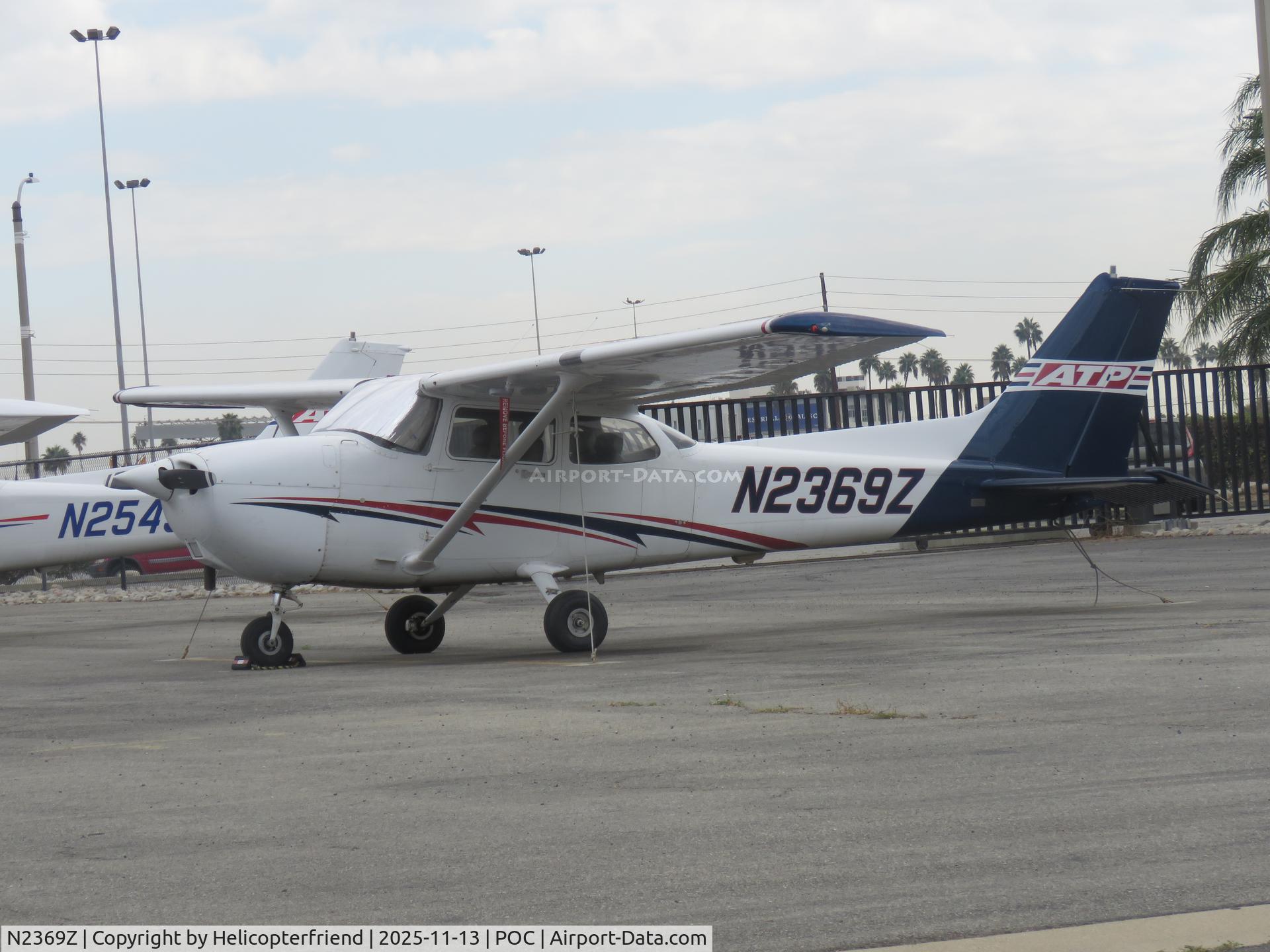 N2369Z, 1999 Cessna 172R C/N 17280658, Parked in ATP lot