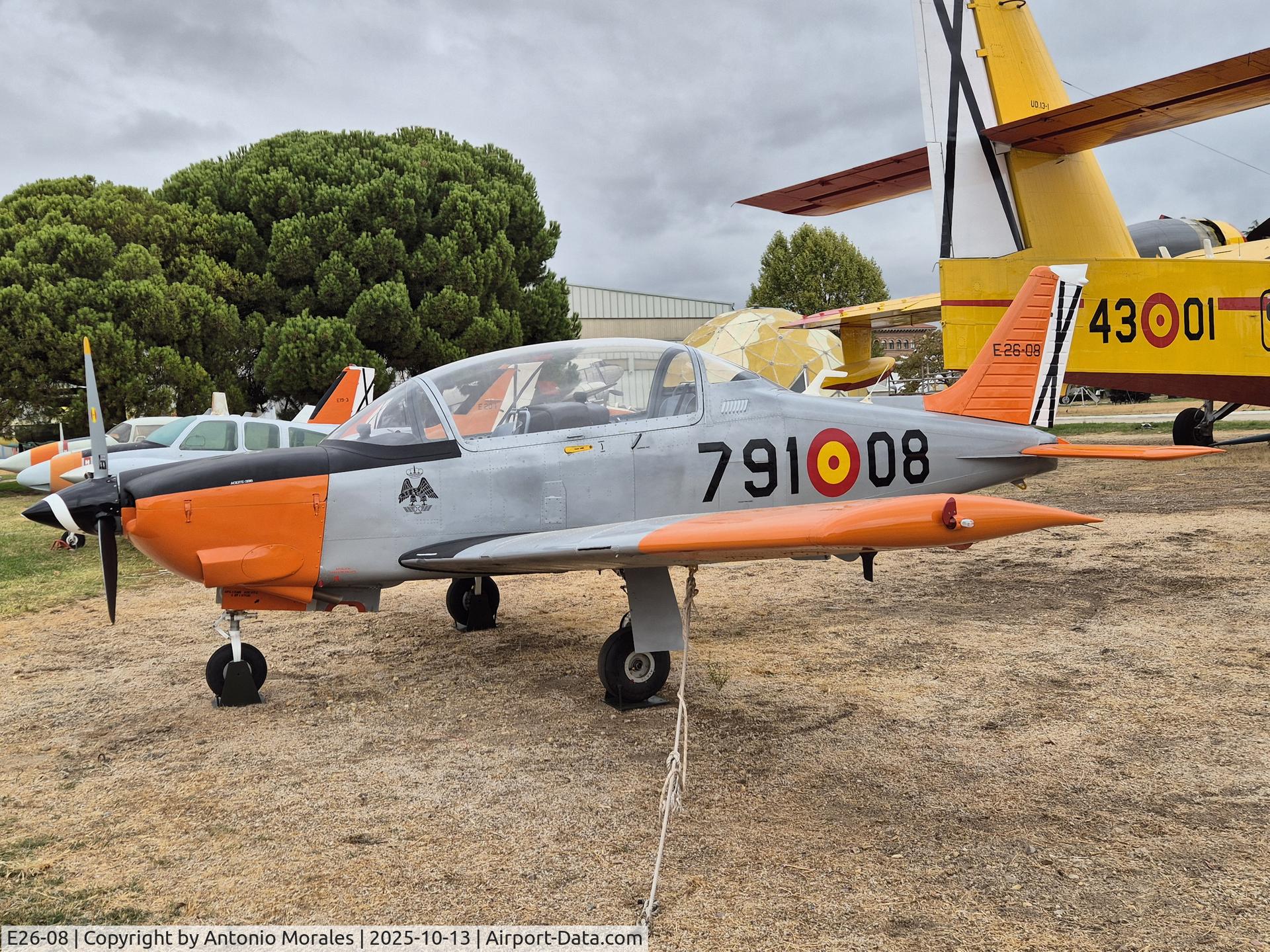 E26-08, Enaer T-35C Tamiz C/N 126, Museo de Aeronáutica y Astronáutica, Cuatro Vientos, Madrid, España.