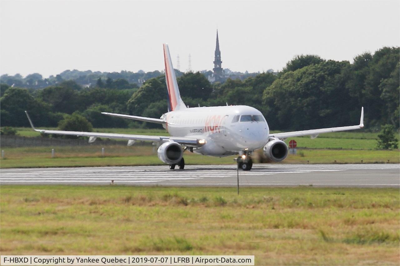 F-HBXD, 2009 Embraer 170ST (ERJ-170-100ST) C/N 17000281, Lining up rwy 07R, Brest-Bretagne airport (LFRB-BES)