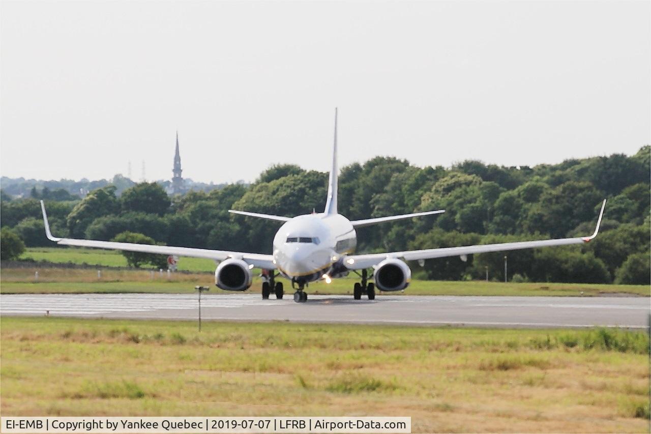 EI-EMB, 2010 Boeing 737-8AS C/N 38511, Lining up rwy 07R, Brest-Bretagne airport (LFRB-BES)