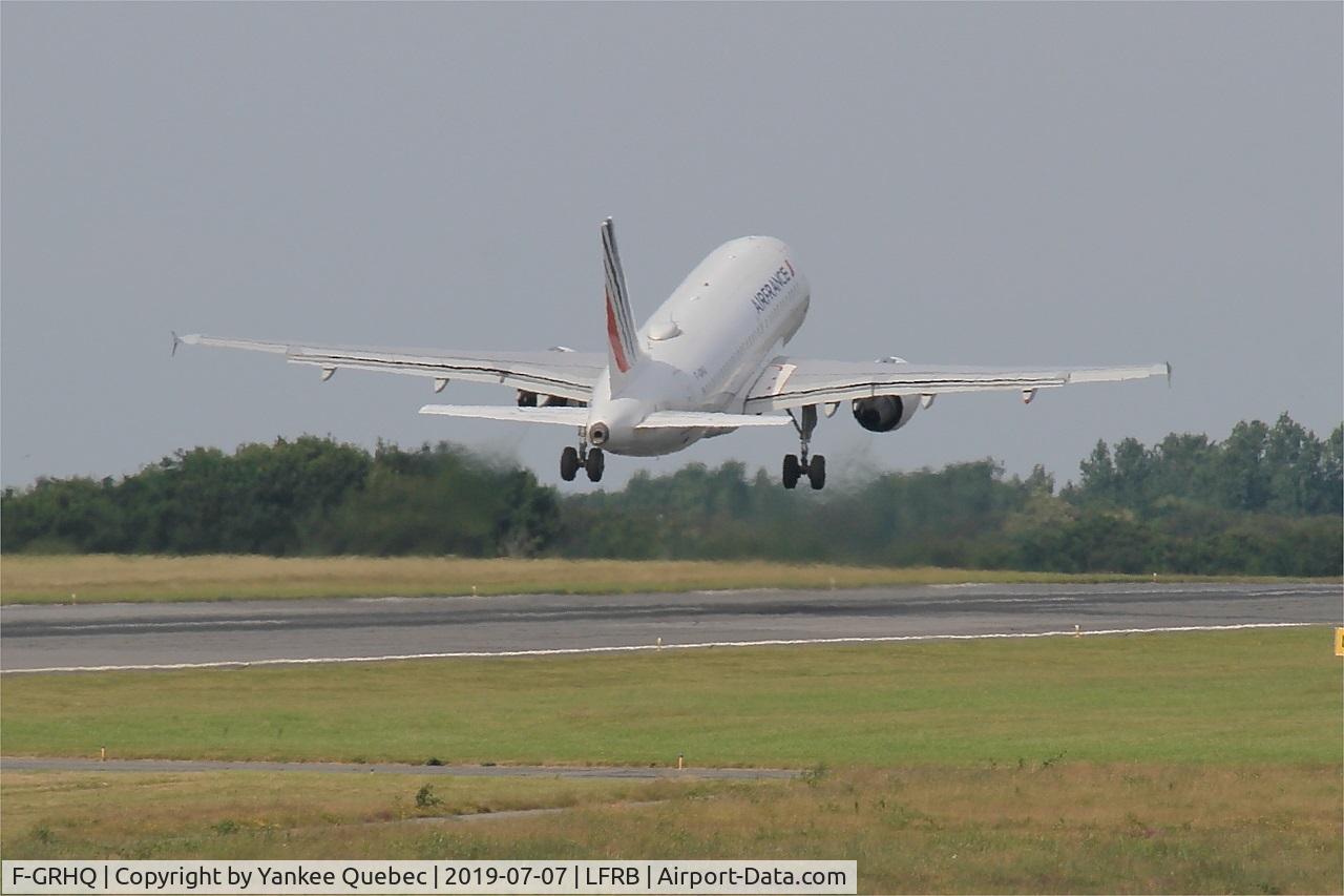 F-GRHQ, 2000 Airbus A319-111 C/N 1404, Take off rwy 07R, Brest-Bretagne airport (LFRB-BES)