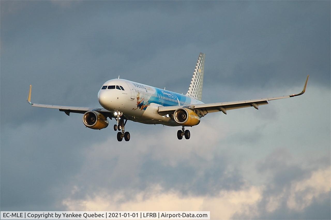 EC-MLE, 2016 Airbus A320-232 C/N 7109, Short approach rwy 25L, Brest-Bretagne airport (LFRB-BES)