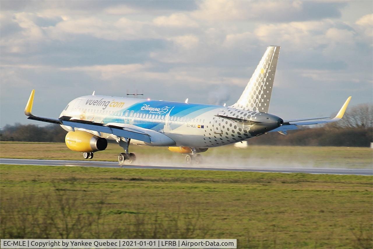 EC-MLE, 2016 Airbus A320-232 C/N 7109, Landing rwy 25L, Brest-Bretagne airport (LFRB-BES)