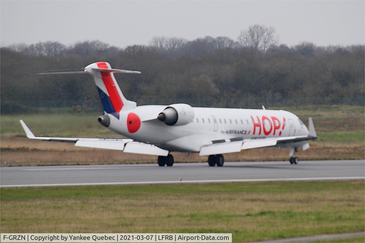 F-GRZN, 2007 Canadair CRJ-700 (CL-600-2C10) Regional Jet C/N 10264, Landing rwy 07R, Brest-Bretagne airport (LFRB-BES)