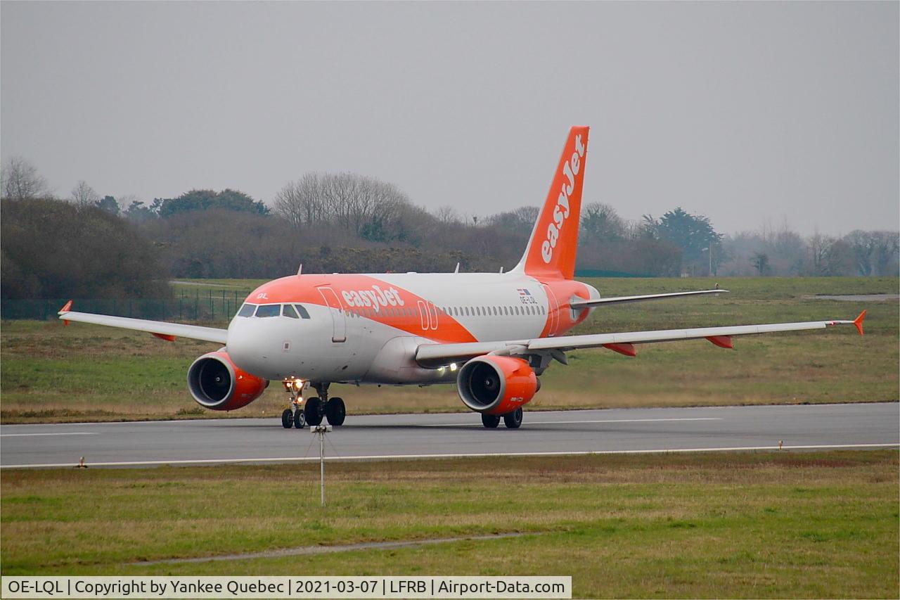 OE-LQL, 2009 Airbus A319-111 C/N 3774, Taxiing rwy 07R, Brest-Bretagne airport (LFRB-BES)