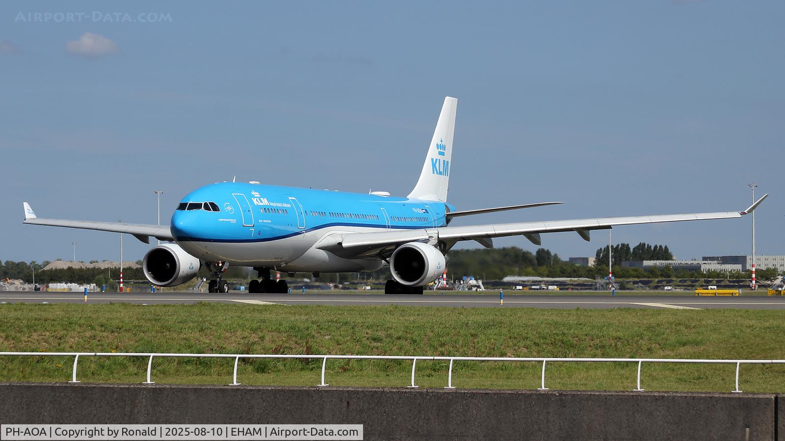 PH-AOA, 2005 Airbus A330-203 C/N 682, at spl