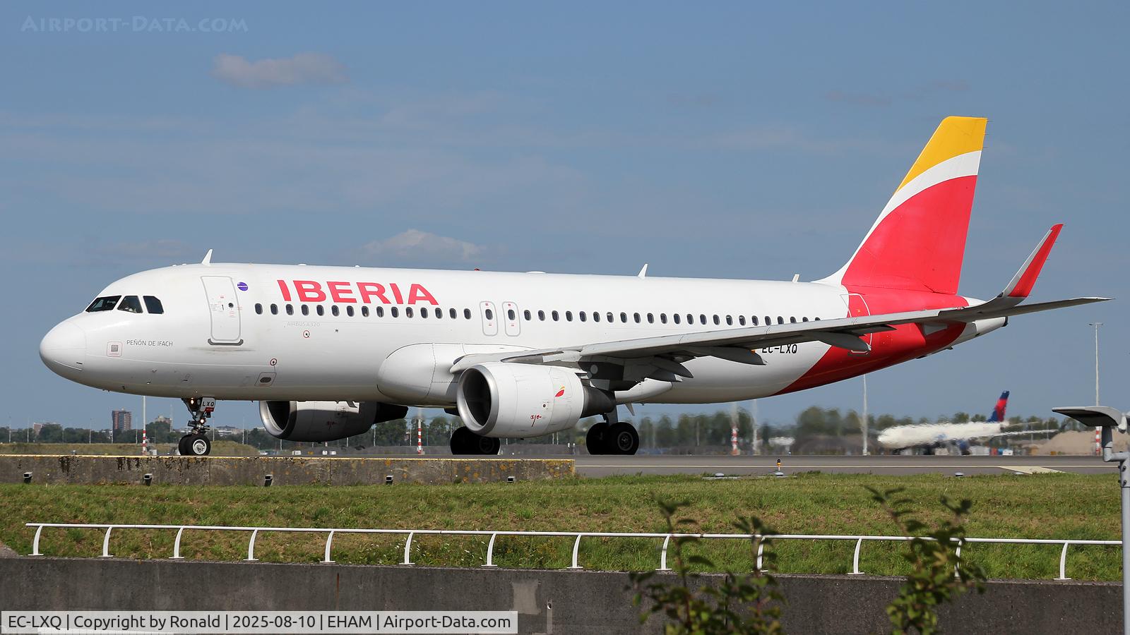 EC-LXQ, 2013 Airbus A320-216 C/N 5692, at spl