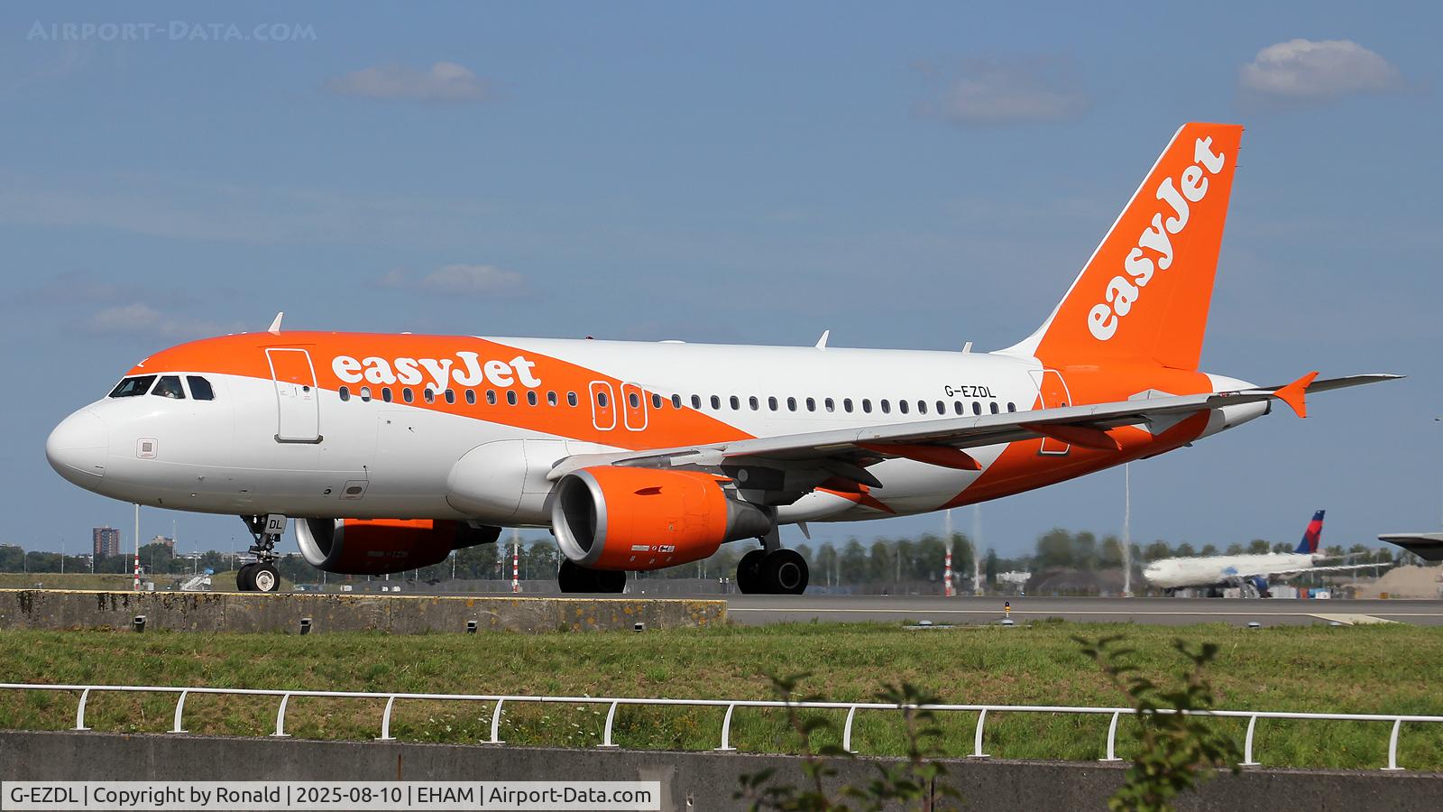 G-EZDL, 2008 Airbus A319-111 C/N 3569, at spl