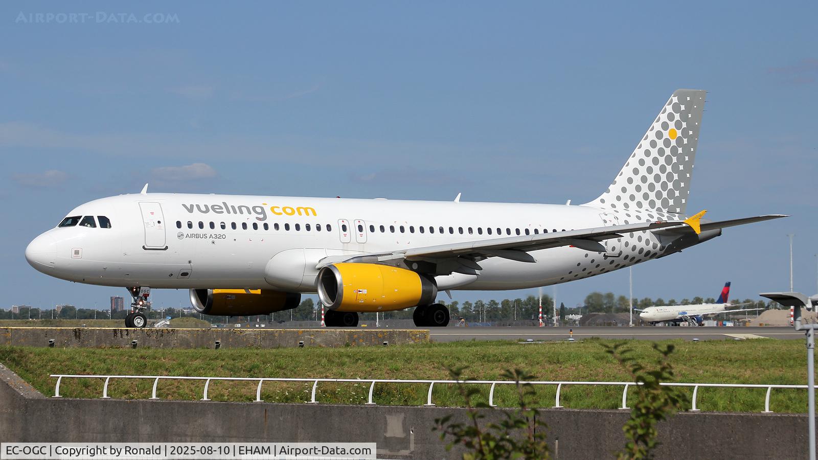 EC-OGC, 2006 Airbus A320-232 C/N 2883, at spl