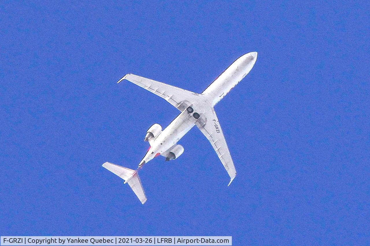 F-GRZI, Canadair CRJ-702 (CL-600-2C10) Regional Jet C/N 10093, Flight over Brest-Bretagne airport (LFRB-BES)