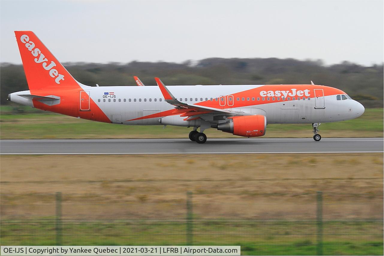 OE-IJS, 2016 Airbus A320-214 C/N 7410, Take off run rwy 07R, Brest-Bretagne airport (LFRB-BES)