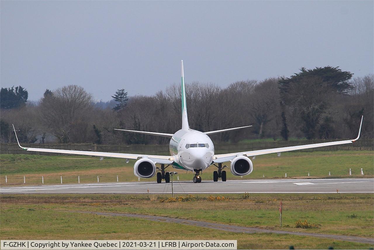 F-GZHK, 2014 Boeing 737-8K2 C/N 37790, Lining up rwy 07R, Brest-Bretagne airport (LFRB-BES)