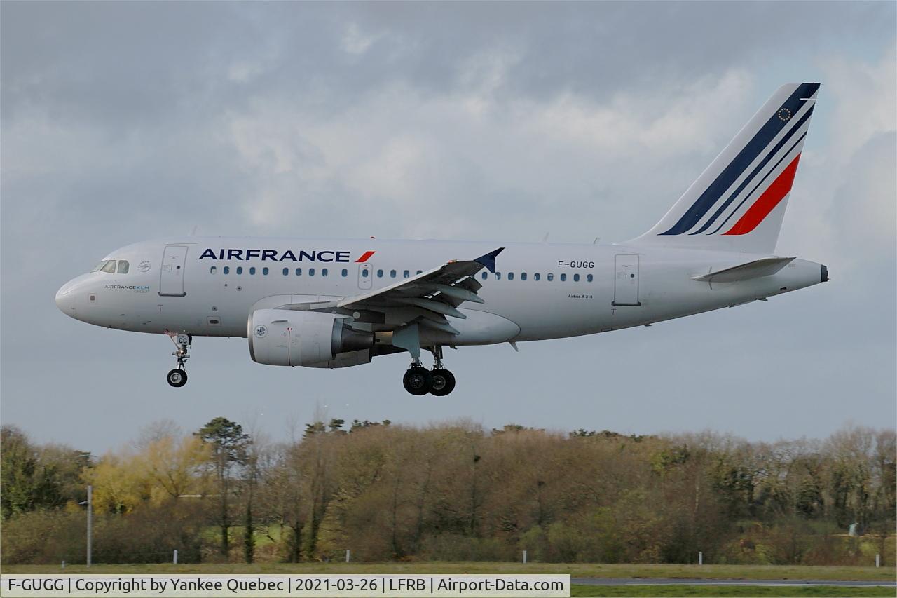 F-GUGG, 2004 Airbus A318-111 C/N 2317, Landing rwy 25L, Brest-Bretagne airport (LFRB-BES)