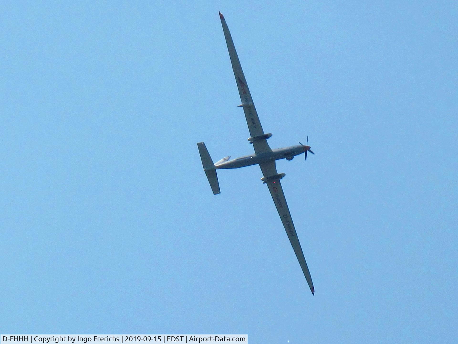 D-FHHH, Grob G-520T Egrett II C/N 10200, Grob G-520T D-FHHH demonstrates its large wingspan at Hahnweide OTT 2019