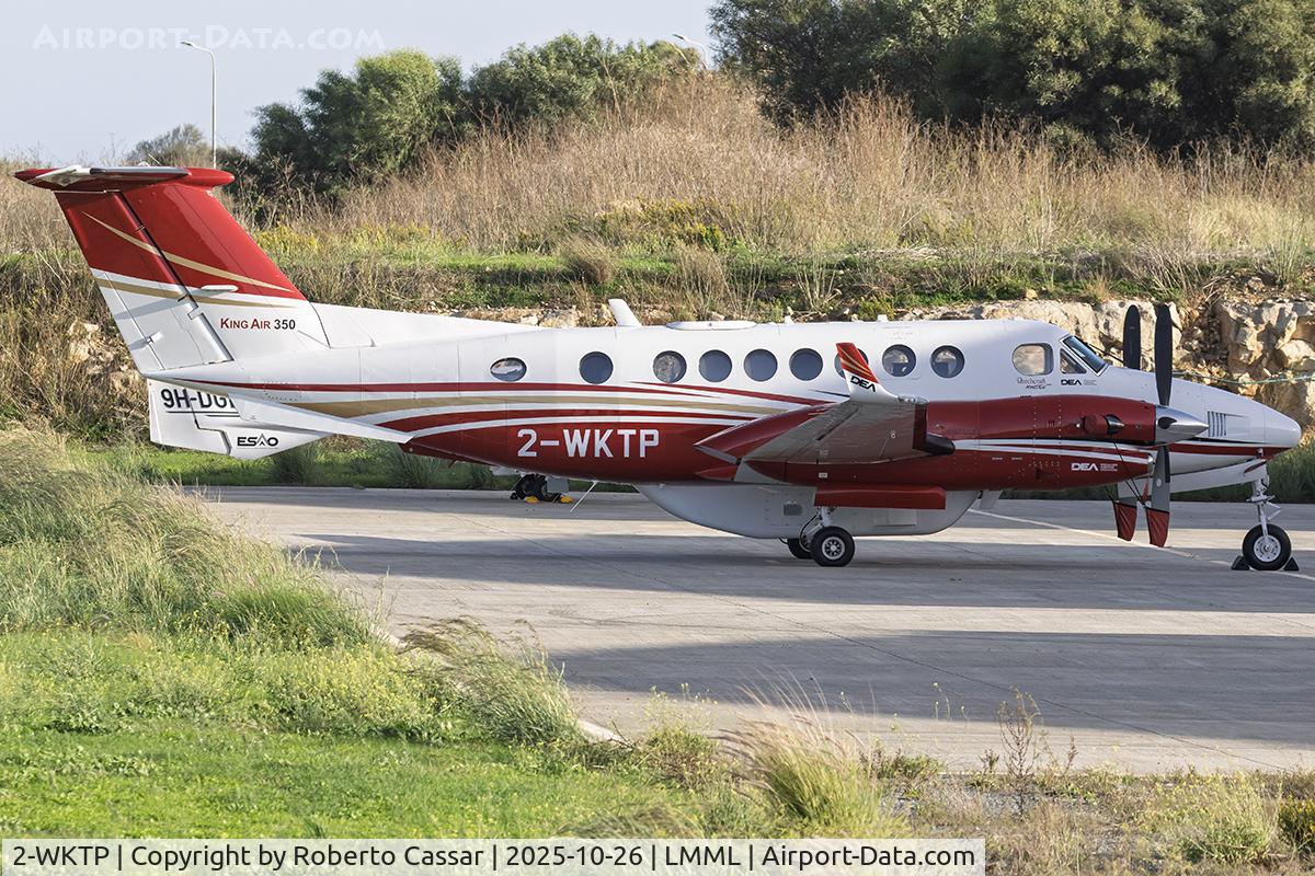 2-WKTP, 1998 Raytheon Aircraft Company B300 C/N FL-203, Lower Safi Park